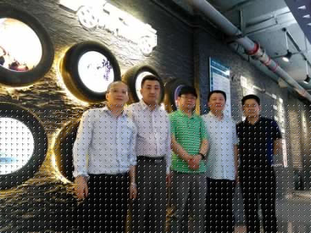 杨永忠院长应邀到山东创意机构考察
