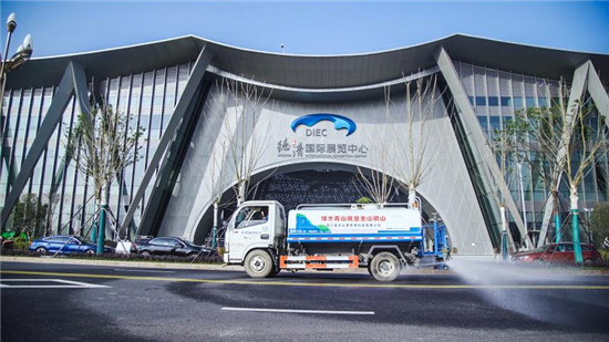 “吃掉”汽车尾气_边排边降解有害气体_中国“空气守望者”――云界 “吃掉”汽车尾气_边排边降解有害气体_中国“空气守望者”――云界