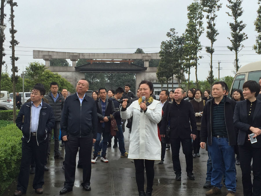 中国白酒大咖云集邛崃 文君故里煮酒论道