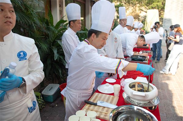 第五届“长白山人参”美食大赛鹏城上演 第五届“长白山人参”美食大赛鹏城上演