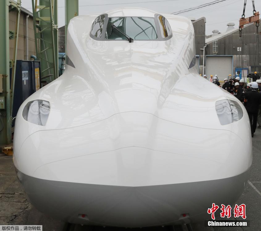 日本新干线N700S高速列车亮相