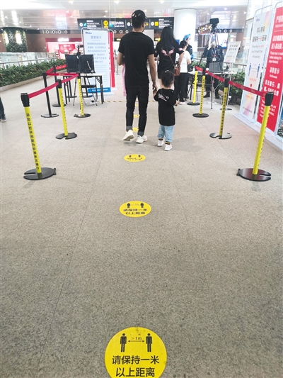 中国大兴机场迎首个夏航