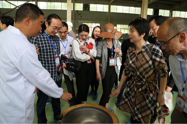 “2019海外华文媒体陕西行”参访团走进汉中南郑