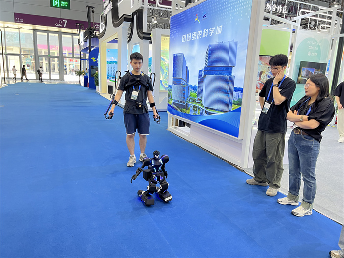 “中国文化产业第一展”：传统文化与现代科技融合展现出无限可能