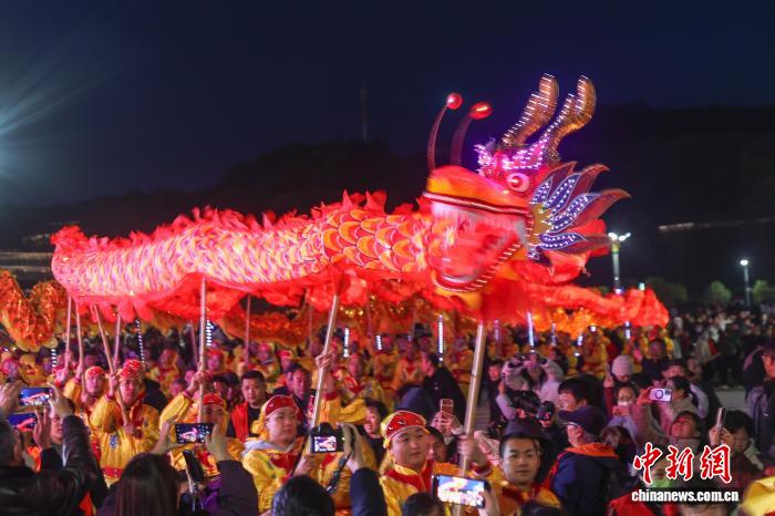 多彩民俗活动点亮元宵佳节