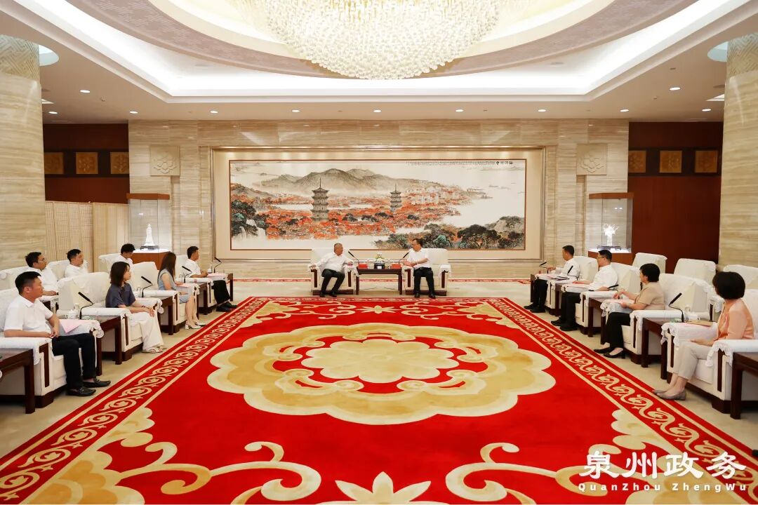 泉州市领导会见蔡国伟会长一行